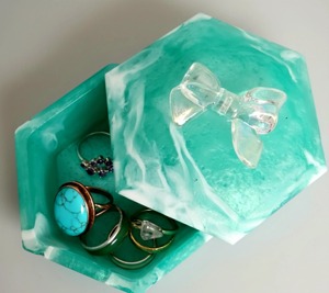 Boîte à Bijoux Artisanale de Luxe en Résine Florale, Organisateur de Rangement pour Bijoux, Petite Boîte à Bijoux Personnalisée en Résine pour Intérieurs Modernes - Product Image 4