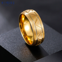Vergoldeter Wolframcarbid-Ring mit Gebürsteter Schrägkante, Gravur und Komfortpassform, Herren-Ehering, Geschenk-Schmuck