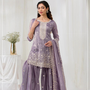 Salwar Kameez semi-couturié Gold Crush avec broderies riches - Style moderne pour fêtes, mariages et Diwali - Product Image 1