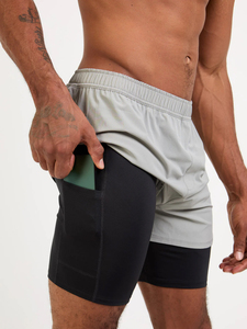 Shorts de course légers et respirants pour hommes 2-en-1, gris clair, séchage rapide, polyester/nylon, coupe régulière, doublure intérieure noire - Product Image 4