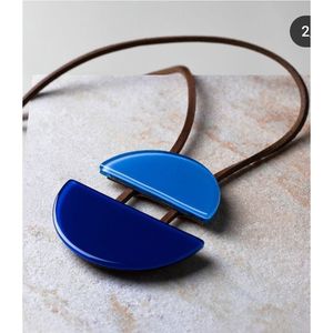 Collier élégant en résine et en bois pour femmes, bijoux de mode pour les fournitures de fête - Product Image 5
