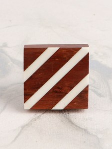Poignée de meuble artisanale en résine haut de gamme, finition lisse, design artistique, pour décoration intérieure, tendance et unique. - Product Image 3