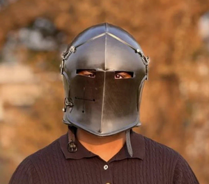 Casco de Caballero de Metal Negro, Armadura Imponente, Casco Medieval para Disfraces, con Cadena y Correa para la Barbilla - Product Image 2