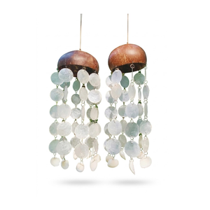 Campanas de Viento Artesanales de Concha de Coco Natural y Concha de Capiz Blanca, Estilo Oceánico, de Vietnam - Product Image 1
