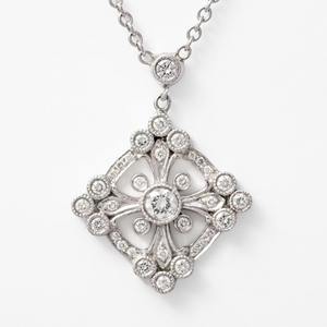 Magnifique collier pendentif en or blanc 14 carats avec diamant de laboratoire 0,70 ct taille Radiant G VS, serti clos, certifié IGI, idéal pour un cadeau romantique et élégant - Product Image 1