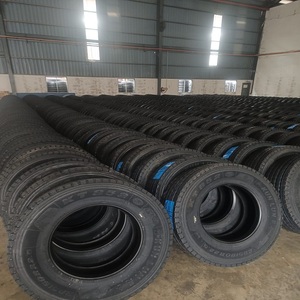 Pneus de camion 29580R22.5 en excellent état, conçus pour le transport commercial, durée de vie de la bande de roulement supérieure, stabilité améliorée en virage. - Product Image 3