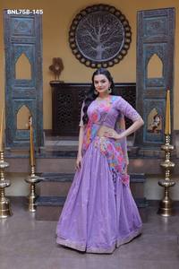 Nueva colección Cosmos Silk con bordados de lentejuelas Zari y lehenga-choli de lona Patta y dupatta. Proveedor indio. - Product Image 3