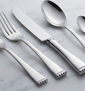 Tenedor Básico de Acero Inoxidable con Acabado Liso, Perfecto para Comidas Diarias, Servicios de Catering y Artículos Esenciales de Cocina - Product Image 1