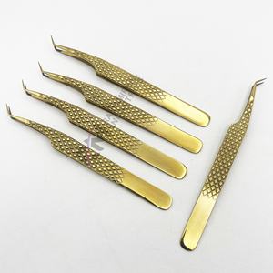 Pince à épiler pour cils en or plasma de haute qualité, durable, à marque privée, en acier inoxydable, avec pointe en fibre, couleur personnalisée - Product Image 1