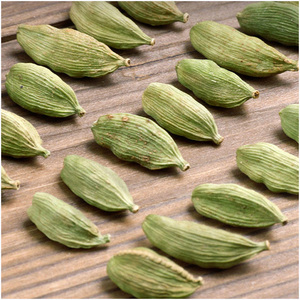 Cardamomo natural verde crudo y seco para especias en cocinas - Product Image 1