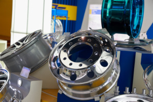 Llantas de aleación de 17,5 pulgadas de marca China, ruedas de camión de aluminio de 6,00x17,50, llanta y rueda forjadas de 6 agujeros para camión de tamaño de neumático 8R17.5 - Product Image 3