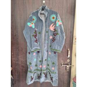 Veste longue en velours tissé Suzani réversible, brodée à la main avec un motif floral, style bohème vintage pour femmes, idéale pour les festivals - Product Image 3
