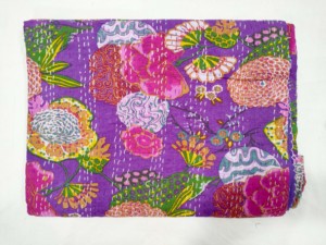 Cubrecama Kantha Hecho a Mano con Estampado Floral, Cubrecama Reversible de Algodón Estilo Bohemio, Artesanía India para Uso en Todas las Estaciones - Product Image 3