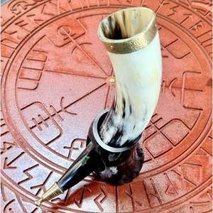 Jarra de Cerveza Vintage Estilo Vikingo Buffalo, Hecha a Mano con Acabado Natural, Borde Dorado, Disponible en Diferentes Tamaños - Venta al Por Mayor - Product Image 1