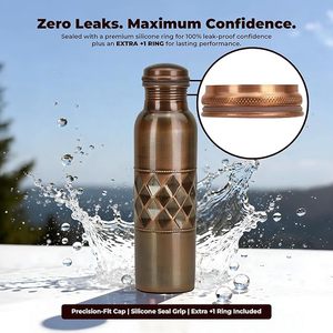 Flacon en cuivre géométrique de bien-être holistique premium, récipient d'eau alcaline bio-chargée pour la méditation - Product Image 1