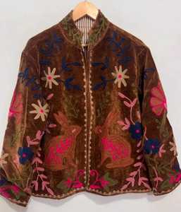 Bohe Lover Veste courte brodée Suzani, pièce maîtresse authentique, faite main, style kimono, en velours, à motifs floraux ethniques - Product Image 2