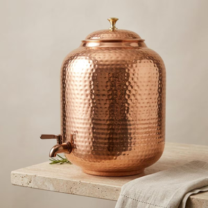 Dispensador de Agua Tradicional Indio de Cobre con Diseño de Piña, con un Patrón Negro Único y Beneficios para la Salud para Comidas Familiares - Product Image 2