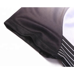 Maillot de football pour homme, blanc et noir dégradé, manches courtes, col rond, polyester respirant, 180 g/m², impression sublimée - Product Image 3