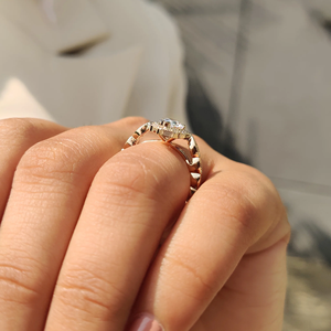 Anillo de compromiso vintage con diamante de corte pera cultivado en laboratorio, engaste halo, estilo antiguo, venta al por mayor, fábrica de joyería personalizada - Product Image 5