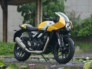 Moto TRIUMPH "THRUXTON 400" avec finition jaune et noire, échappement double et pare-brise, vitesse maximale supérieure à 80 km/h - Product Image 4
