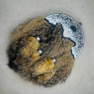 Cinturón Escocés de Cuero de Primera Calidad con 3 Borlas, Diseño Personalizado con Logotipo, Duradero, para Uniforme de Banda de Pipes, Estilo Semi-Formal - Product Image 3