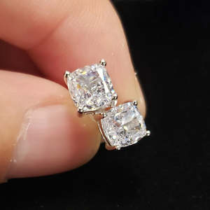 Pendientes de Diamantes Cultivados en Laboratorio con Corte Cojín en Oro, Oro Rosa, Oro Blanco o Plata VVS VS D E F para Mujer - Product Image 2