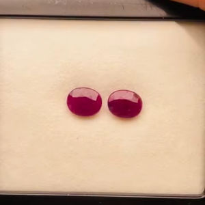 Paire de rubis naturels taille ovale 11,66 carats, non chauffés, non traités, qualité AAA, avec un superbe éclat et une belle couleur à prix avantageux. - Product Image 6