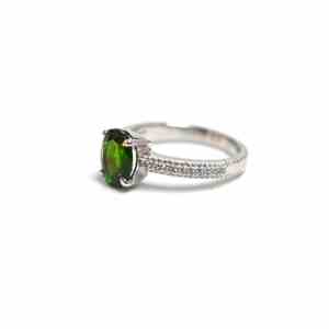 Anillo de Plata de Ley 925 con Granate Verde Natural Ovalado para Mujer, Joyería Elegante y Minimalista para Fiesta de Compromiso - Product Image 5