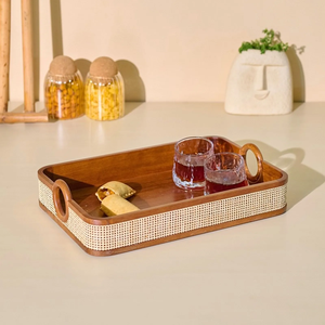 Bandeja de Servir de Madera Rectangular, Diseño Moderno, Hecha a Mano con Borde de Ratán, Ecológica, Apta para Lavavajillas, para Fiestas y Bodas - Product Image 1