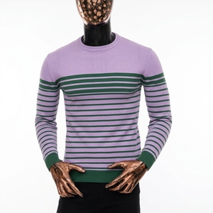 Pull en tricot rayé pour homme, design à rayures horizontales, coupe décontractée, style rétro pour le week-end et le streetwear. - Product Image 1
