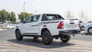 HILUX CONQUEST Double Cab Pickup Turbo Manuel, Conduite à Gauche, Sièges en Cuir, Pneus R21, Caméra Arrière - Bon État d'Occasion - Product Image 6