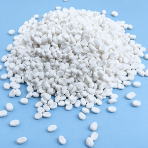 Mejor Precio, Superventas: Carbonato de Calcio en Gránulos (Masterbatch) en Formato Blanco Natural, Materia Prima para Bidones - Product Image 1