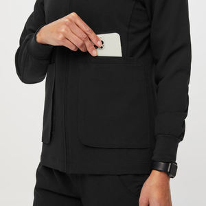 Blouse médicale ajustée avec tissu doux et respirant et design professionnel moderne - Product Image 2