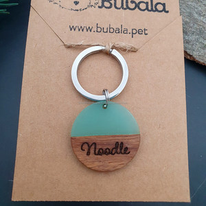 Porte-clés artisanal en résine et bois Design élégant en matériaux mélangés Parfait comme cadeaux uniques et accessoires élégants de tous les jours - Product Image 4