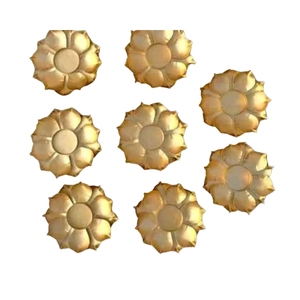 Ensemble de 8 bougeoirs décoratifs en métal en forme de lotus pour Diwali, Pooja, mariage, événements et décoration intérieure - Product Image 1