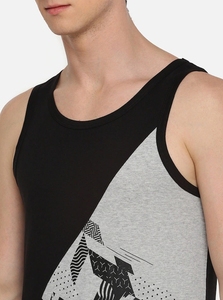 Camiseta sin mangas para hombre, gris y negra, con estampado, cuello redondo, informal, transpirable, de poliéster tejido, para deporte. - Product Image 6