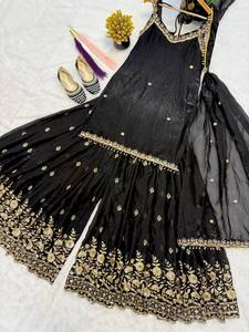 Ensemble Sharara noir avec dupatta pour femme – Tenue ethnique de créateur pour mariage et soirée, richement brodée et ornée de sequins - Product Image 5
