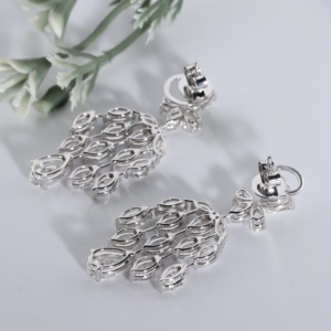 Boucles d'oreilles pendantes de luxe en or blanc, style cascade, avec diamants de laboratoire marquise et poire, pour mariage et soirée, collection fine - Product Image 2