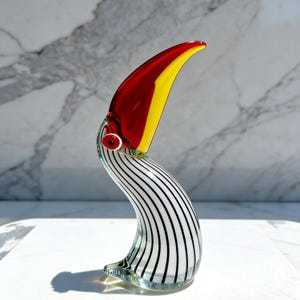 Figurine de toucan en verre soufflé à la main, décoration animale, objet de collection, pièce d'art artisanal, corps rayé, bec rouge et jaune, Pâques, Rajasthan - Product Image 2