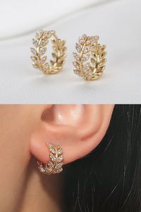 Boucles d'oreilles créoles de luxe en forme de feuille avec perles, plaquées or, élégantes, bijoux de mode, style coréen pour femme - Product Image 3