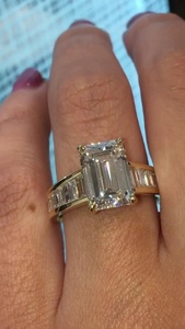 Bague de promesse en or massif 14 carats avec diamant de laboratoire taille émeraude de luxe 3,01 carats pour femme, cadeau de mariage surprise pour les amoureux - Product Image 3