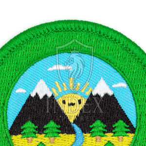 Patch brodé imprimé circulaire, motif paysage montagneux, thermocollant, bordure verte, applique en toile pour chapeaux et cadeaux (personnalisable) - Product Image 4