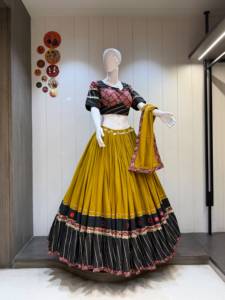 Lehenga Choli en soie rouge avec dupatta noir, tenue de mariage indienne traditionnelle, robe ethnique pour femmes, longueur au sol - Product Image 4