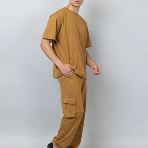 Camiseta de Manga Corta con Cuello Redondo y Color Mostaza para Hombre, con Pantalones Cargo a Juego, Corte Holgado, Transpirable, Conjunto Deportivo Informal - Product Image 3
