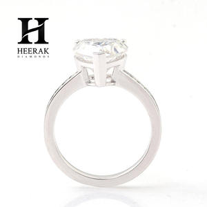 Anillo de Compromiso Romántico con Diamante Cultivado en Laboratorio de Corte Corazón de 2ct 3ct, Oro Blanco de 14K, Banda Pavé con Incrustaciones, Anillo de Boda con Forma de Corazón - Product Image 4