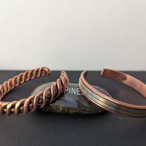 Pulsera de Cobre Puro Hecha a Mano: Brazalete Ajustable Minimalista, Banda de Bienestar - Product Image 4