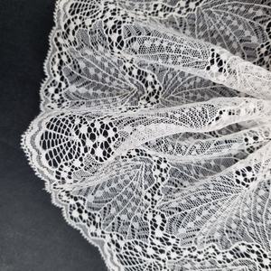 Tela de Encaje Elástico con Diseño Floral y Borde Festoneado de 16.5 cm de Ancho, Ligera y Elástica para Lencería, Vestidos y Decoración Nupcial - Product Image 6