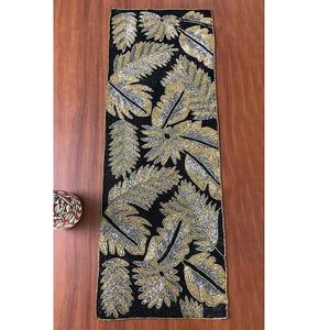 Camino de Mesa Bordado Estilo Bohemio con Diseño de Hojas en Dorado y Negro para Decoración del Hogar - Product Image 4