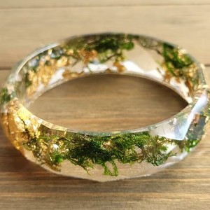 Brazaletes Redondos de Resina con Flores y Plantas Secas, Diseño Moderno, Hechos a Mano, Accesorios de Joyería para Mujer - Product Image 1