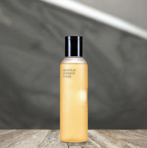 Una esencia pura de rápida absorción que proporciona una hidratación profunda y una revitalización instantánea de la piel. - Product Image 2